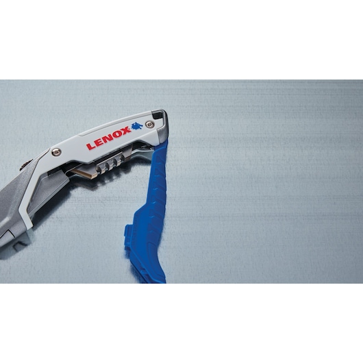 Pro Retractable Utility Knife