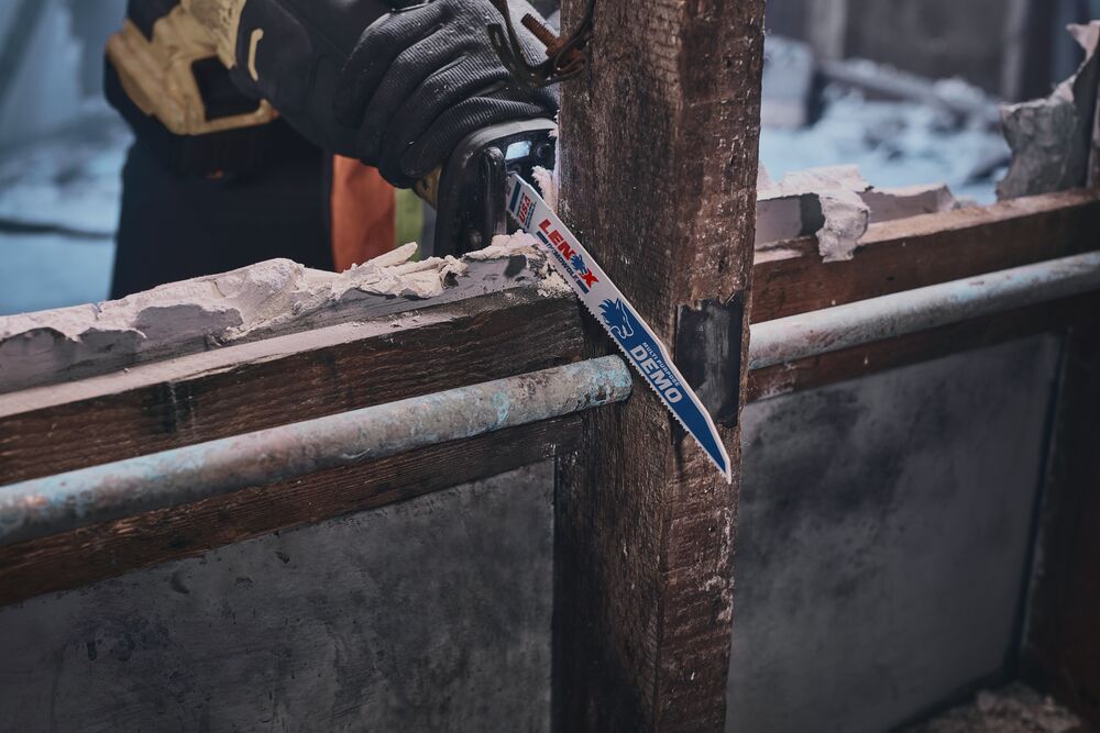 DEMOWOLF Multi-Purpose Application Shot - Cutting Pipe DEMOWOLF Multi-Purpose Application Shot - Cutting Pipe