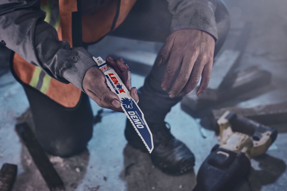 DEMOWOLF Multi-Purpose In Hand Application Shot DEMOWOLF Multi-Purpose In Hand Application Shot